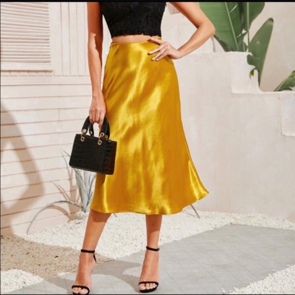 Zara golden silky skirt lovely